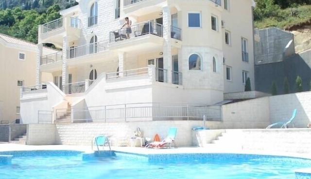 Wonderful 2 Bedroom Apartment With Beautiful Views Of The Bay Kotor