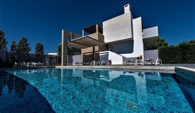 Xenos Villa 1 With Private Swimming Pool Near The Sea