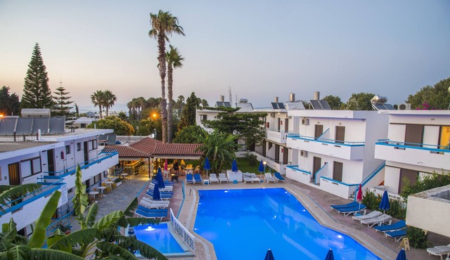 Yiannis Yard Studios & Apartments