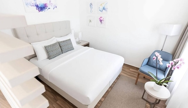 Your Relaxing Getaway Awaits! 2BR Suite w/Balcony, Outdoor Pools and Beachfront!