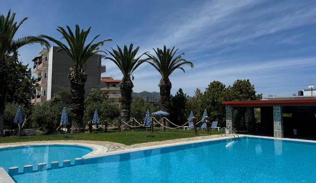 Zac & Georgio Studios in Malevizi