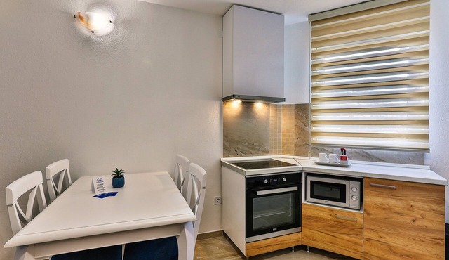 Zara Apartment | Highly recommended condo near beach and old town