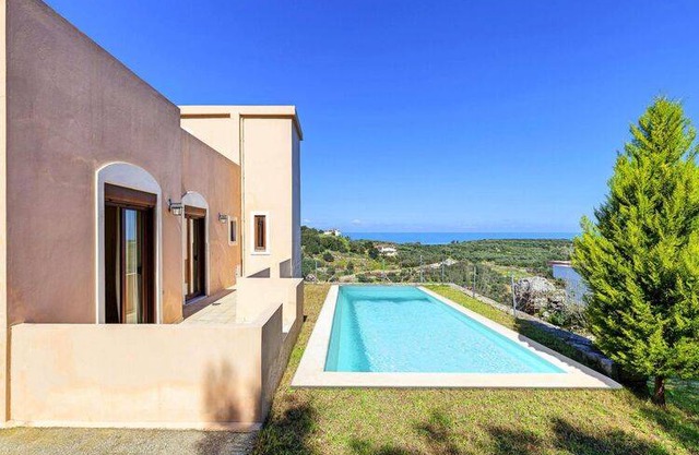 Cretan Sunny Villa Heated Pool in Kournas