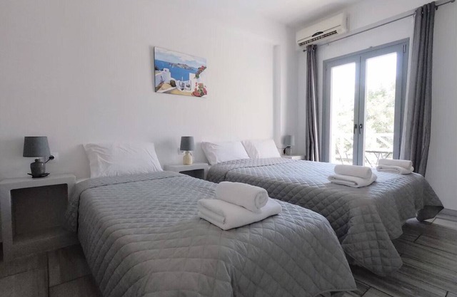 Deluxe Triple Room 30 meters from Perissa Beach