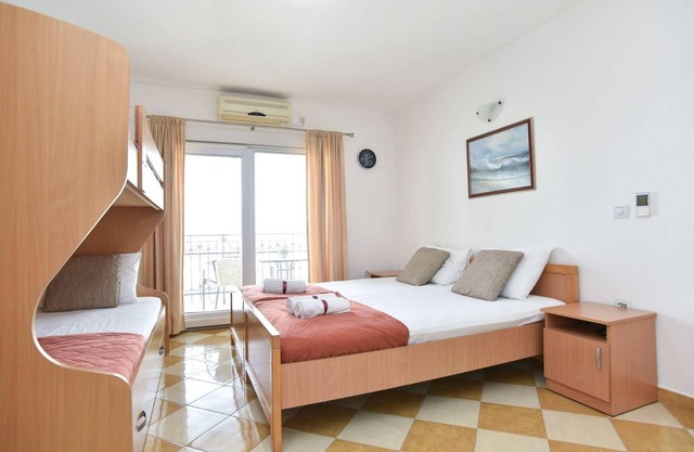 Studio with balcony in Tivat