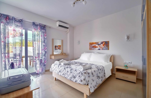 Villa for 8, with Private Pool in Kavallos in Kavallos
