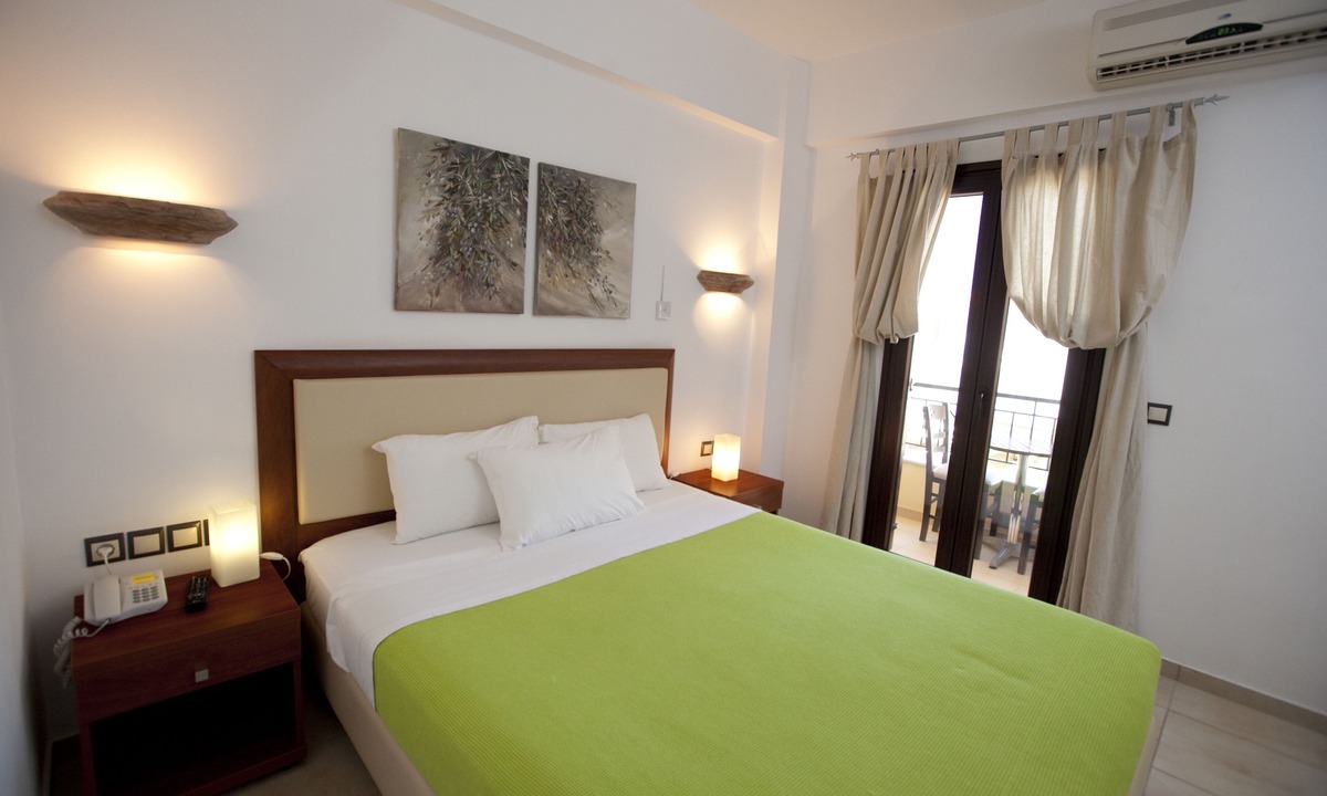 Elafonisos Hotel | Berdoussis Hotel