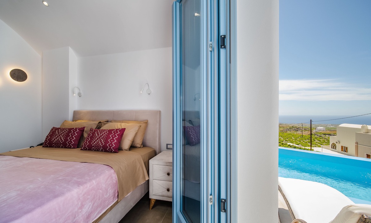 Pyrgos Hotel | Aegean Blue Luxury Suites