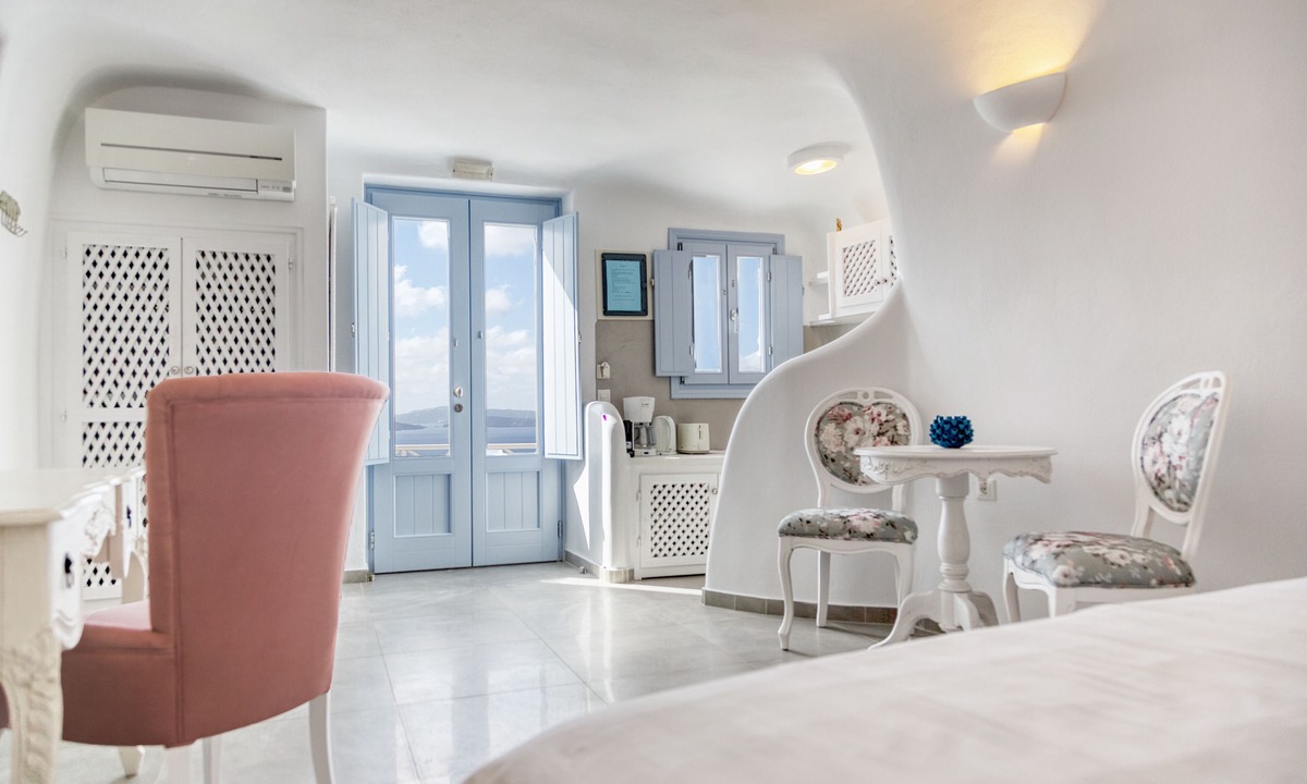 Oia House | Aris Caves