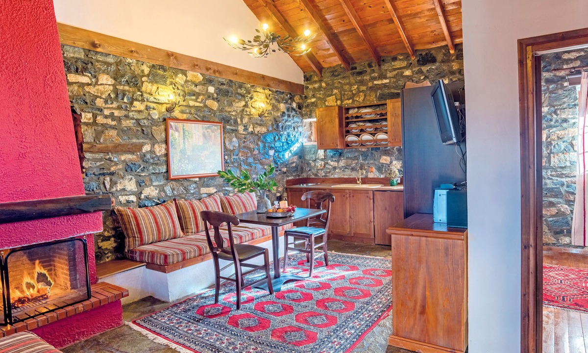 Aghios Athanasios Hotel | Rouga Mountain Boutique Suites & Spa