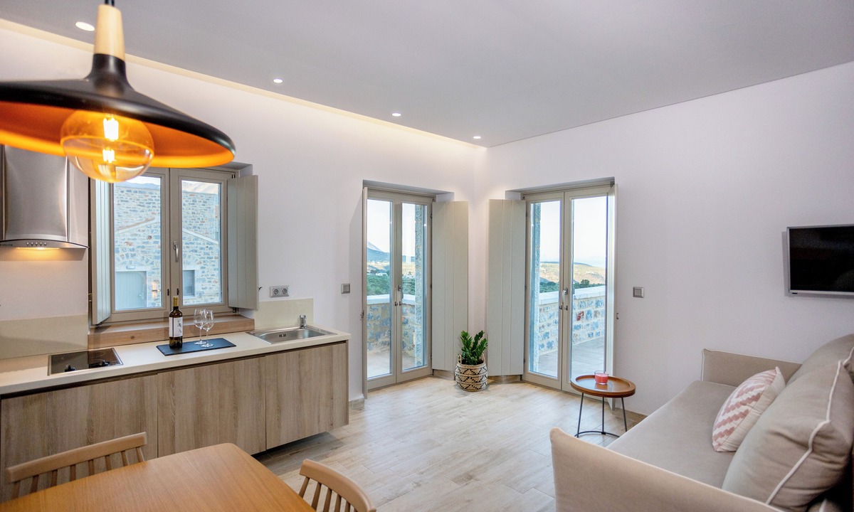 Omales Hotel | Armantanis Luxury Suites