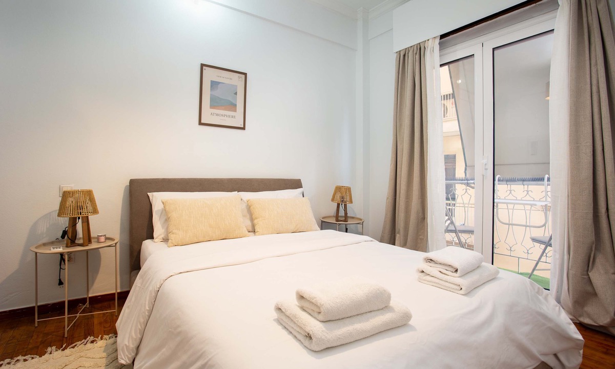 Platia Viktorias Apartment | Central Athens Fully-equipped Getaway in Victoria
