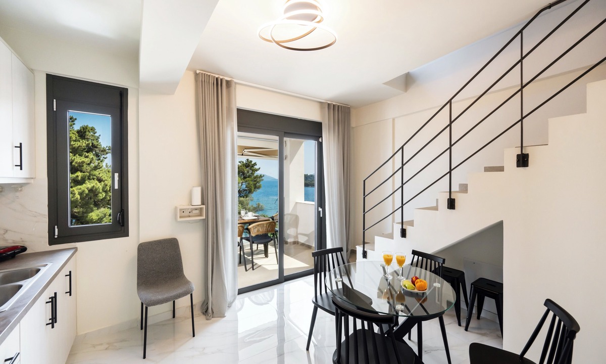 Perigiali Apartment | N&G Deluxe Maisonette