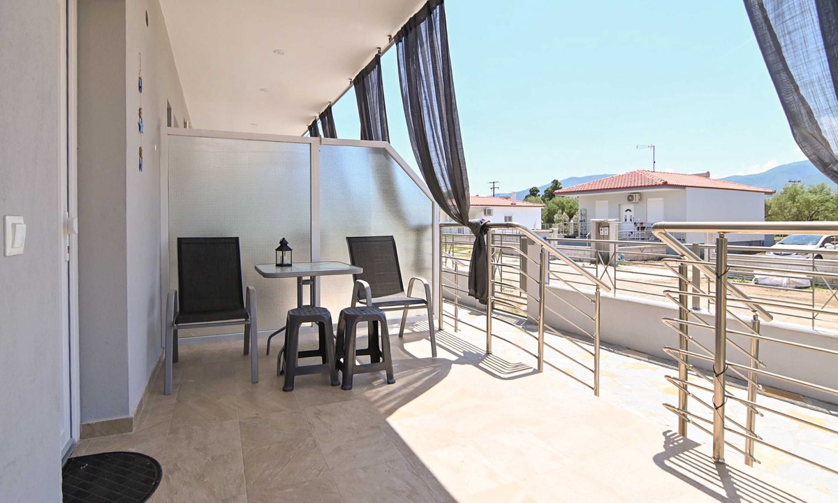 Vrasna Apartment | Aigli Garden Retreat, Cozy Escape Close to the Sea