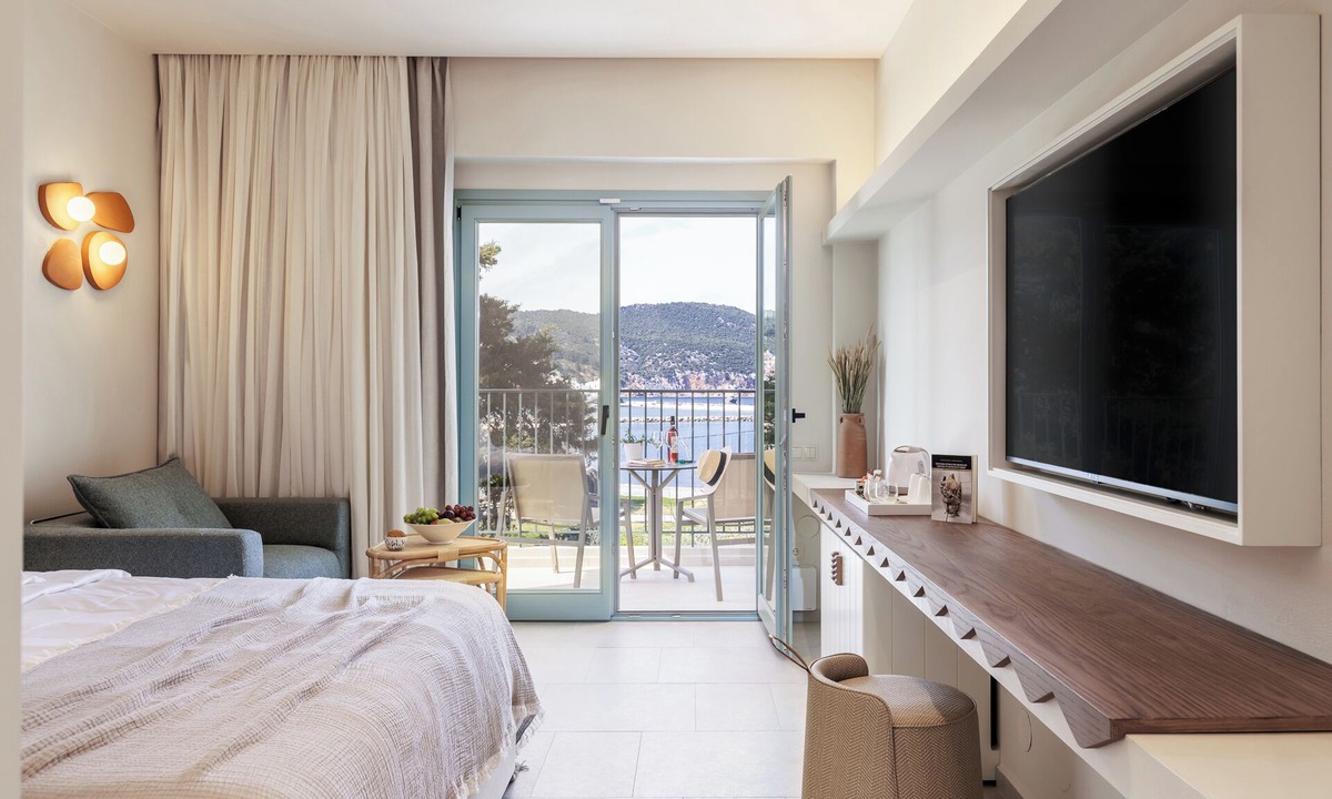 Skopelos Town Hotel | Minnŏ Boutique Hotel & Spa