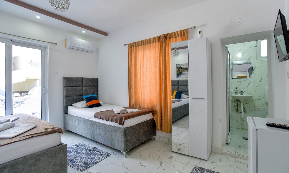 Gjerana Apartment | Studio Flat w Balcony 6 min to Beach in Montenegro