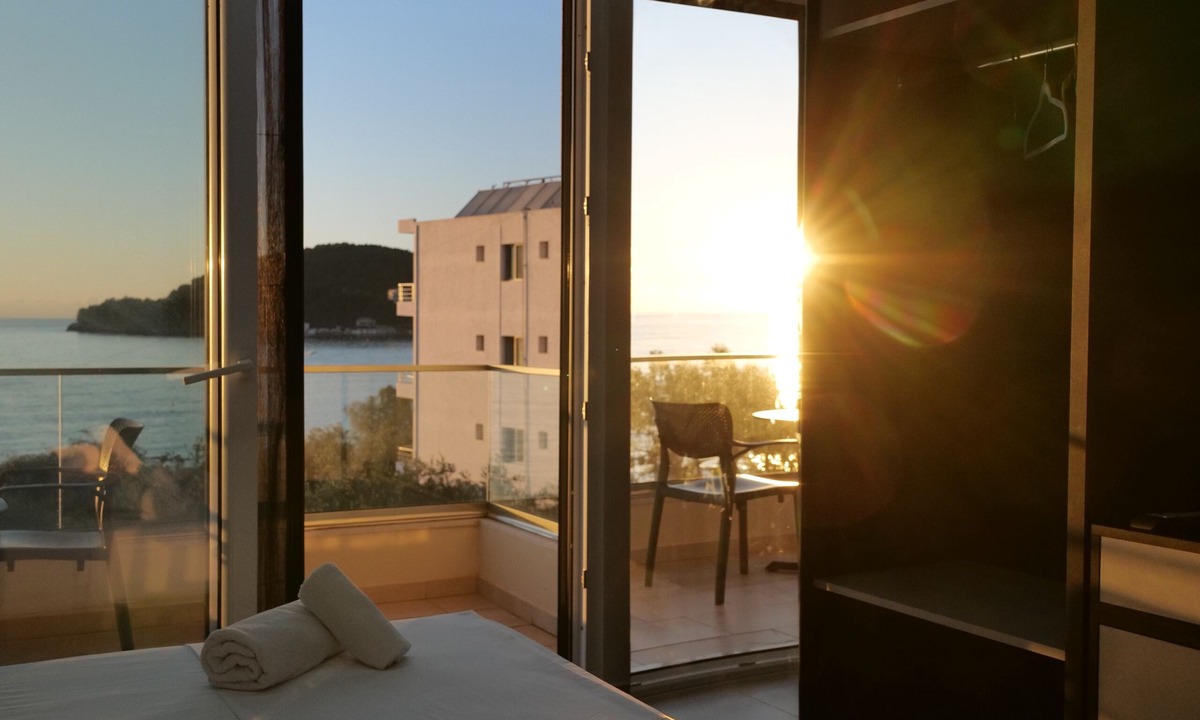 Himare Hotel | The Blue Wave Hotel