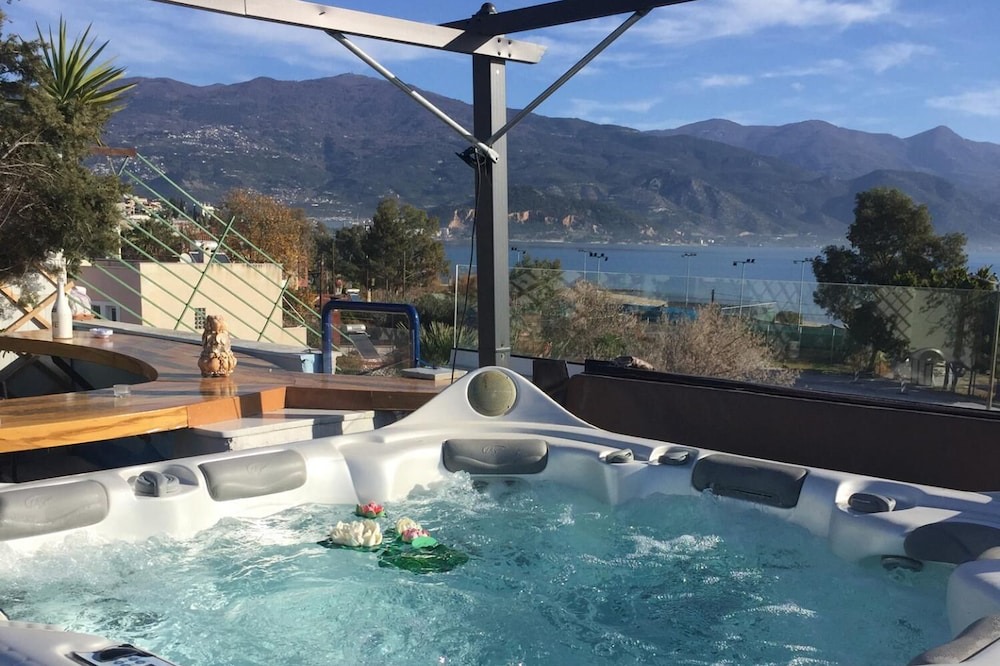 Nees Pagases House | Rooftop Loft with Jacuzzi