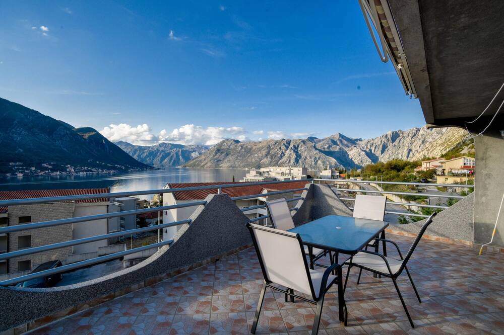 Dobrota Apartment | Sea and Nature View Flat w Balcony in Kotor