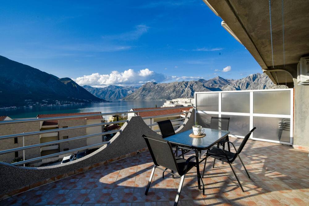 Dobrota Apartment | Sea View Vacation Flat w Balcony in Kotor
