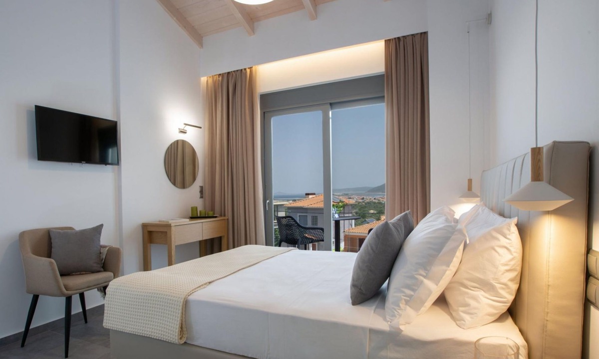 Apolpaina House | Aloft Luxury Villas Lefkada - Heated Pool