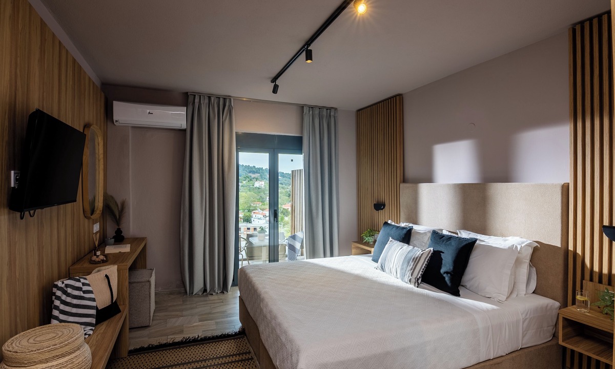 Agia Paraskevi Hotel | Petra Nera Skiathos