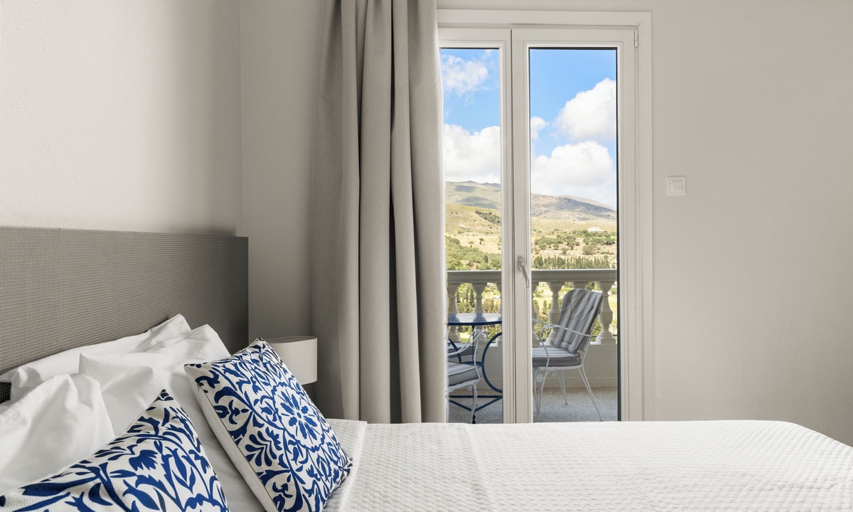 Paleopolis Hotel | Paradise Art Hotel by Mr and Mrs White