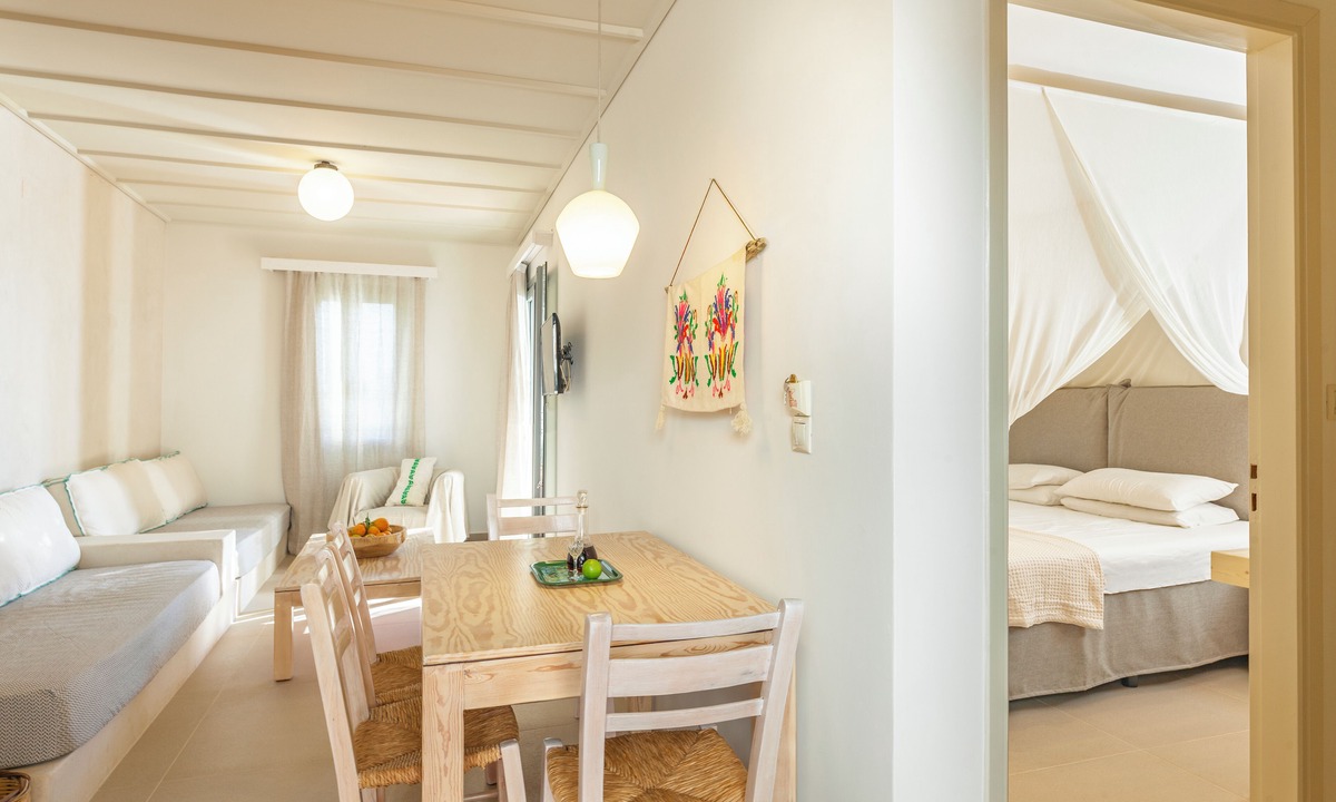 Koutouloufari Apartment | Villa Iokasti