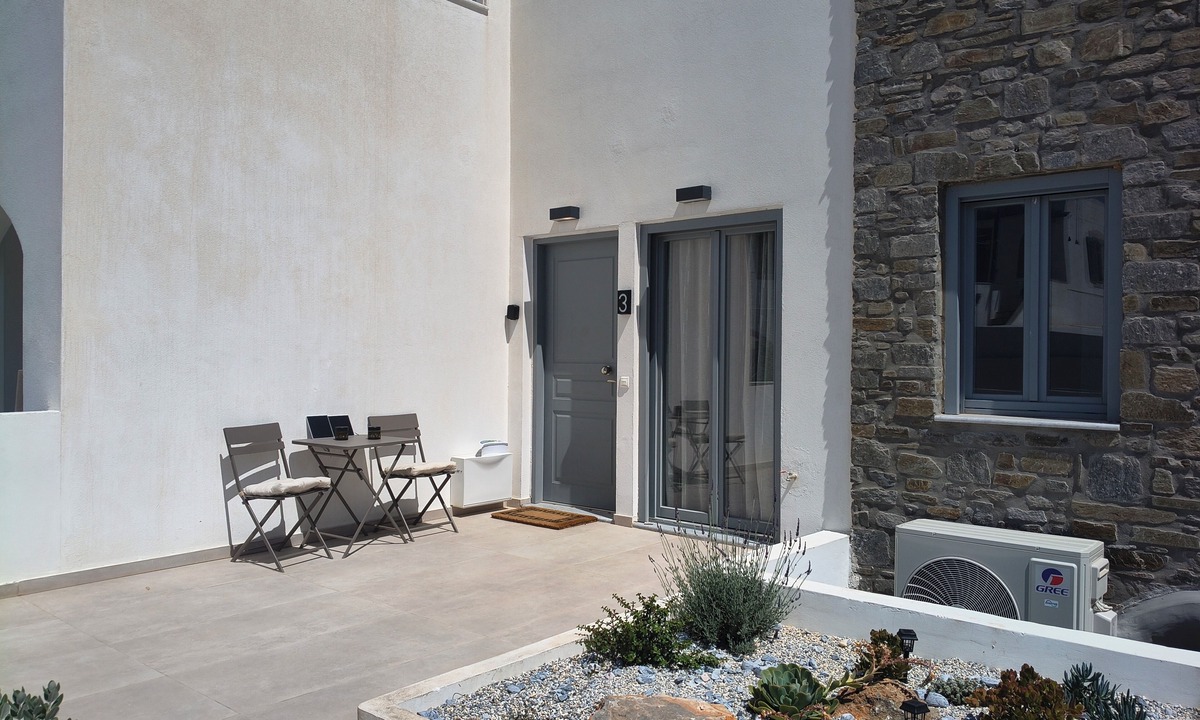 Aliki Apartment | Luxurious apartment in the heart of the village with easy beach access