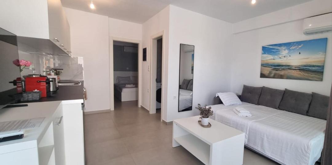 Paralia Ofryniou Apartment | Crystal Sea Myrto Apartment
