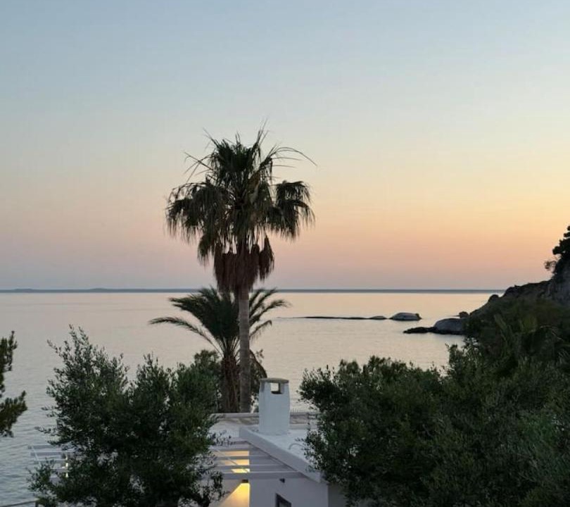 Ferma Villa | Aigialos Villas with Private Beach by Hospi Living