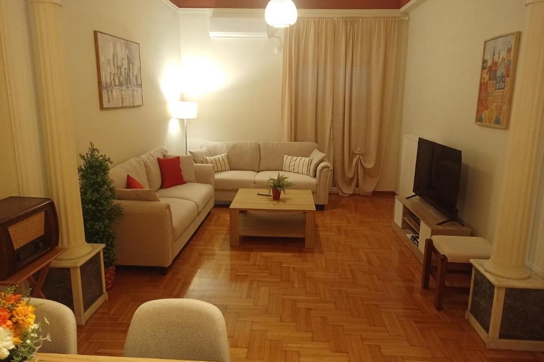 Piraeus Apartment | Vintage Beauty