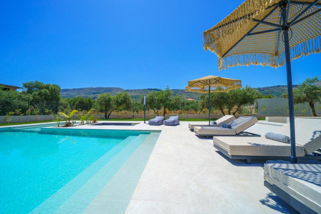 Tsikalaria Villa | Aurea Estate Luxury Villas - Padel court