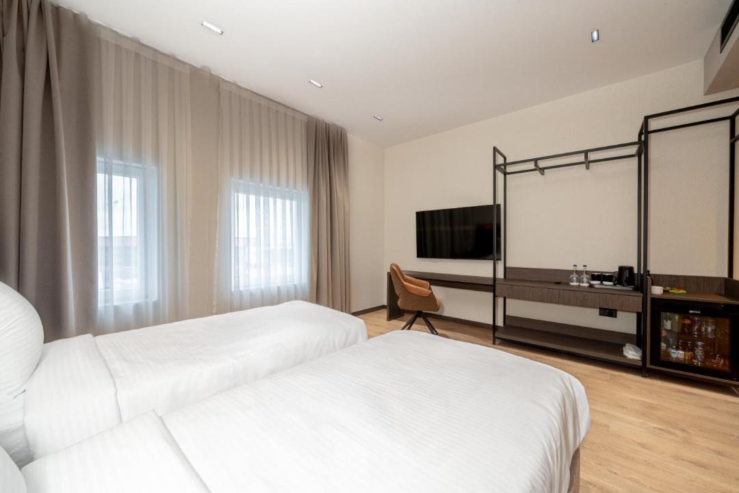 Sllatina e Madhe Hotel | Fly Inn Hotel