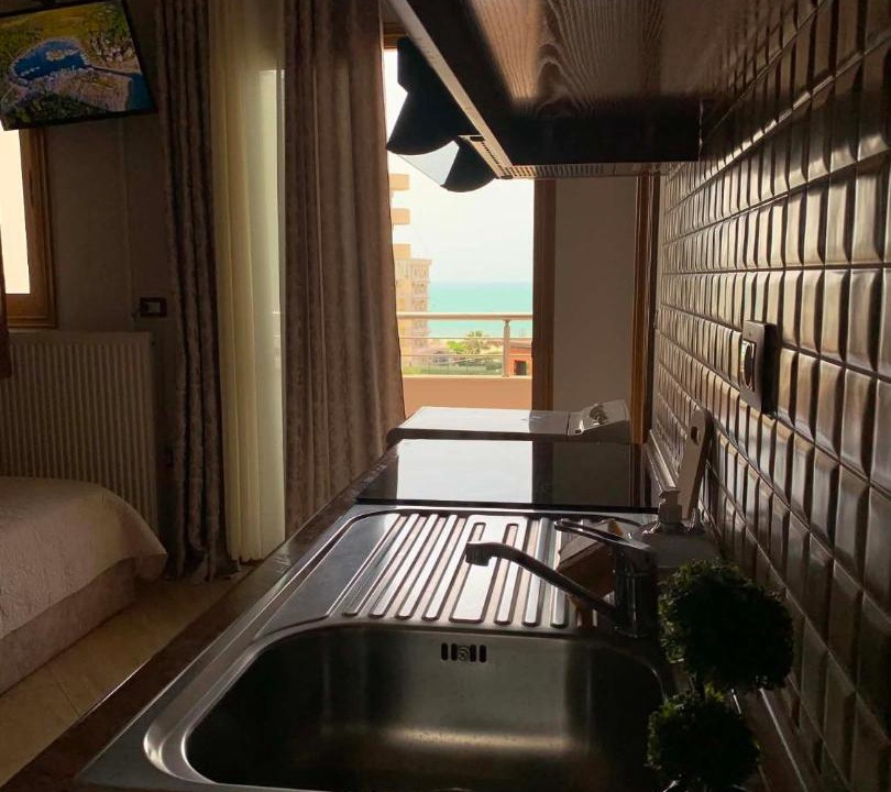Shkembi i Kavajes Apartment | VillaLumora