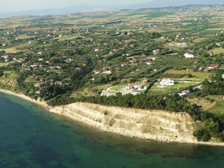 Thermaikos Apartment | CALLAS bungalow by the sea in COCOland