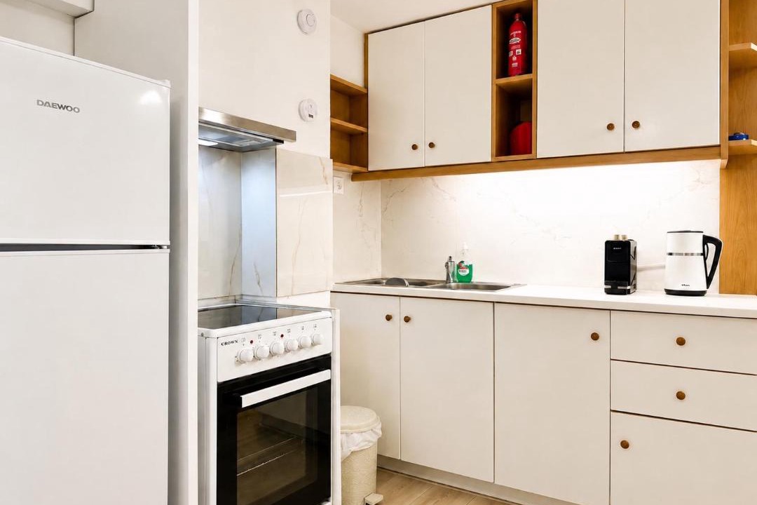 Kamena Vourla Apartment | SeaNest Studio