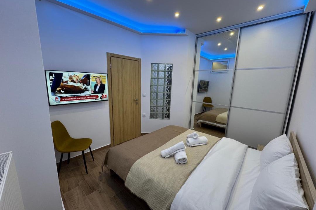 Nikaia-Agios Ioannis Rentis Apartment | Modern Athens Suite - 160m from Metro - 3min Piraeus Port - 6 Guests
