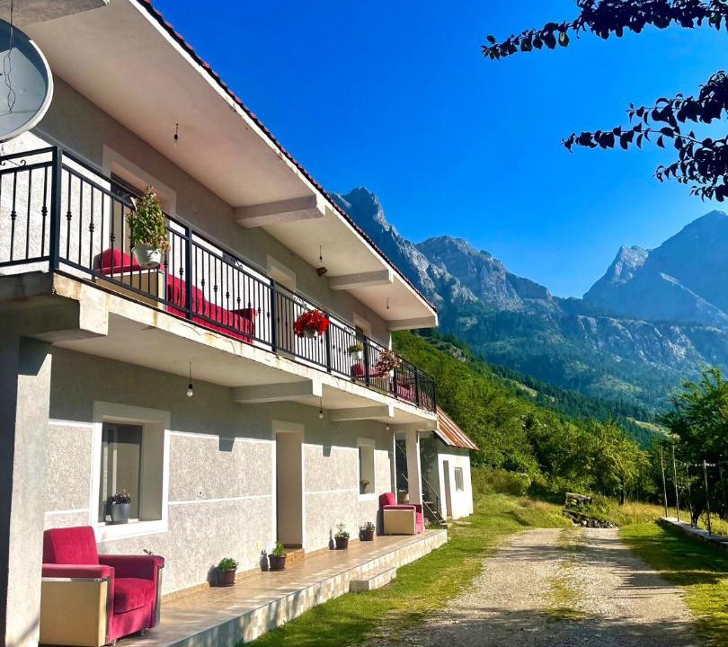 Theth Bed & Breakfast | Lazer Çardaku Guest House