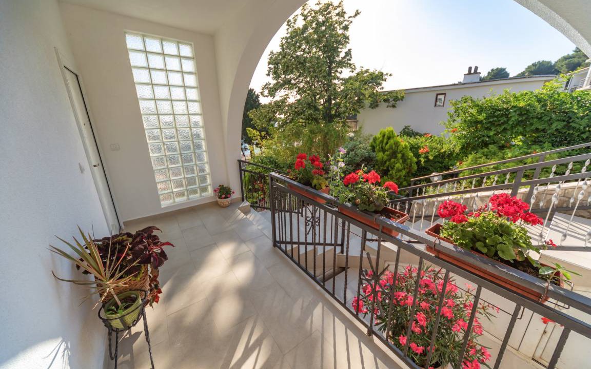 Photo of Patio Balcony in Bar