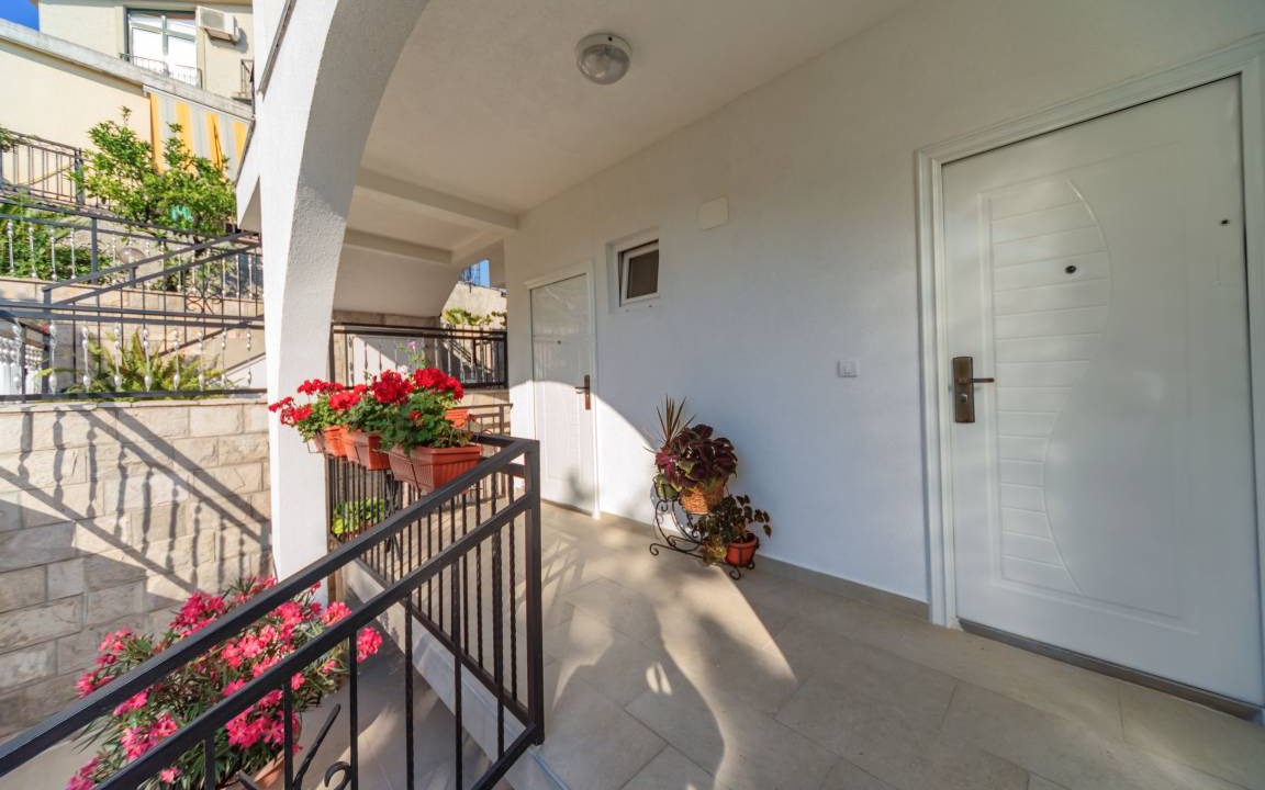 Photo of Patio Balcony in Bar