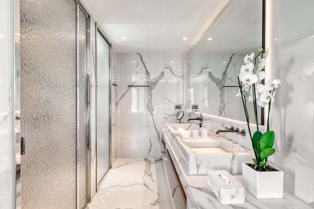 Photo of Bathroom in Plintri