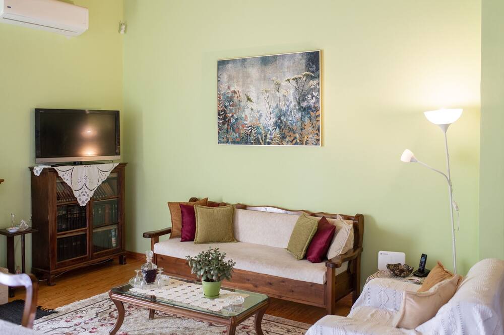 Photo of Livingroom in Rododafni