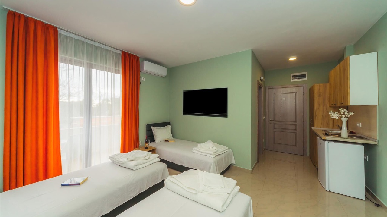 Photo of Others in Canj
