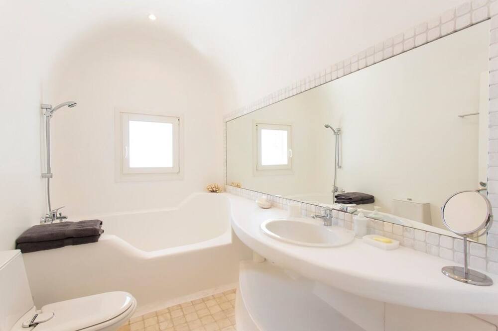 Photo of Bathroom in Glastros