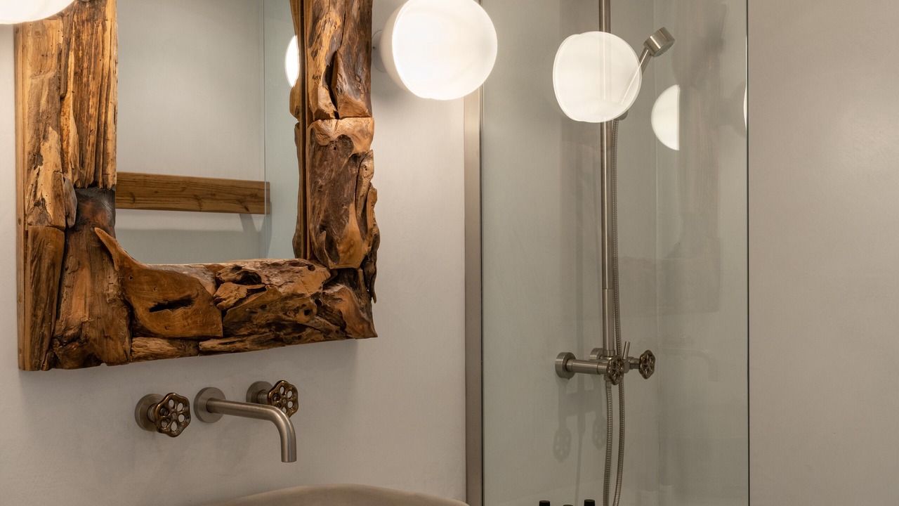 Photo of Bathroom in Alopronia