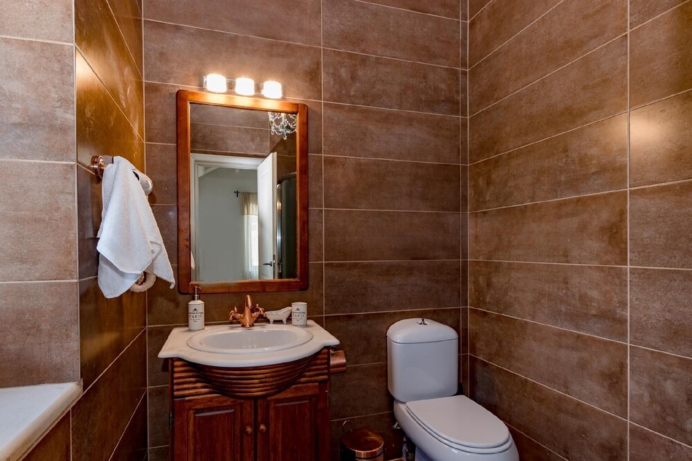 Photo of Bathroom in Lagopodo