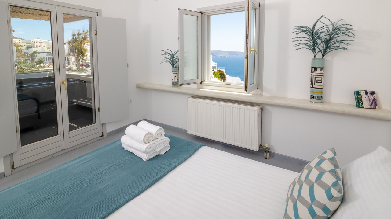 Photo of Bedroom in Oia