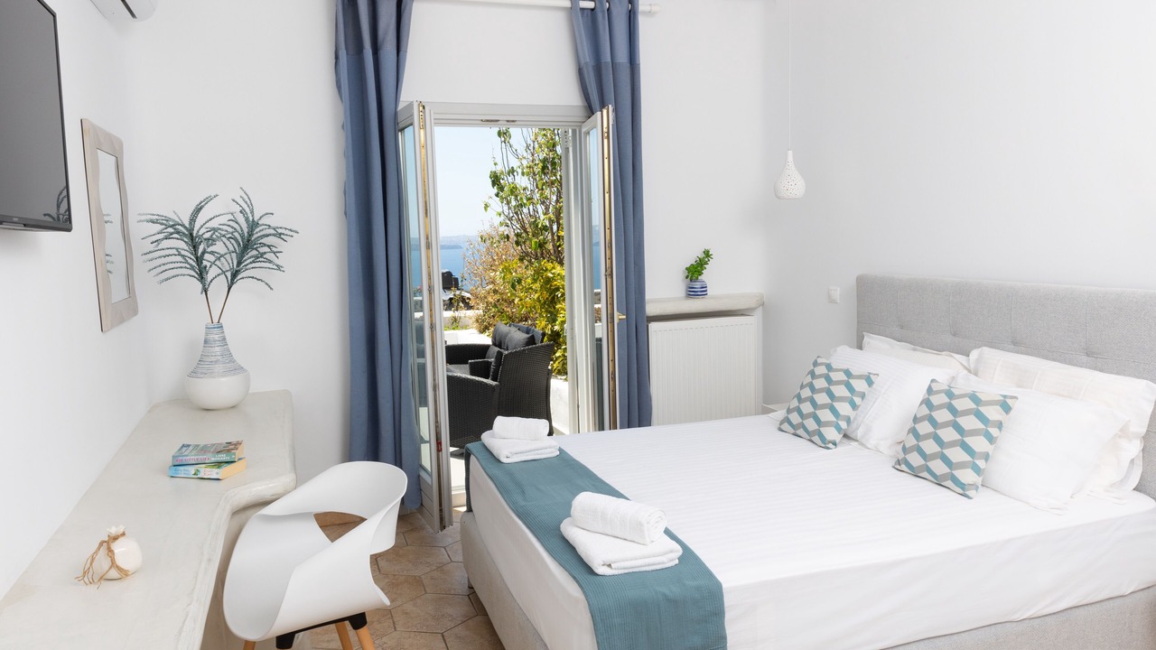 Photo of Bedroom in Oia