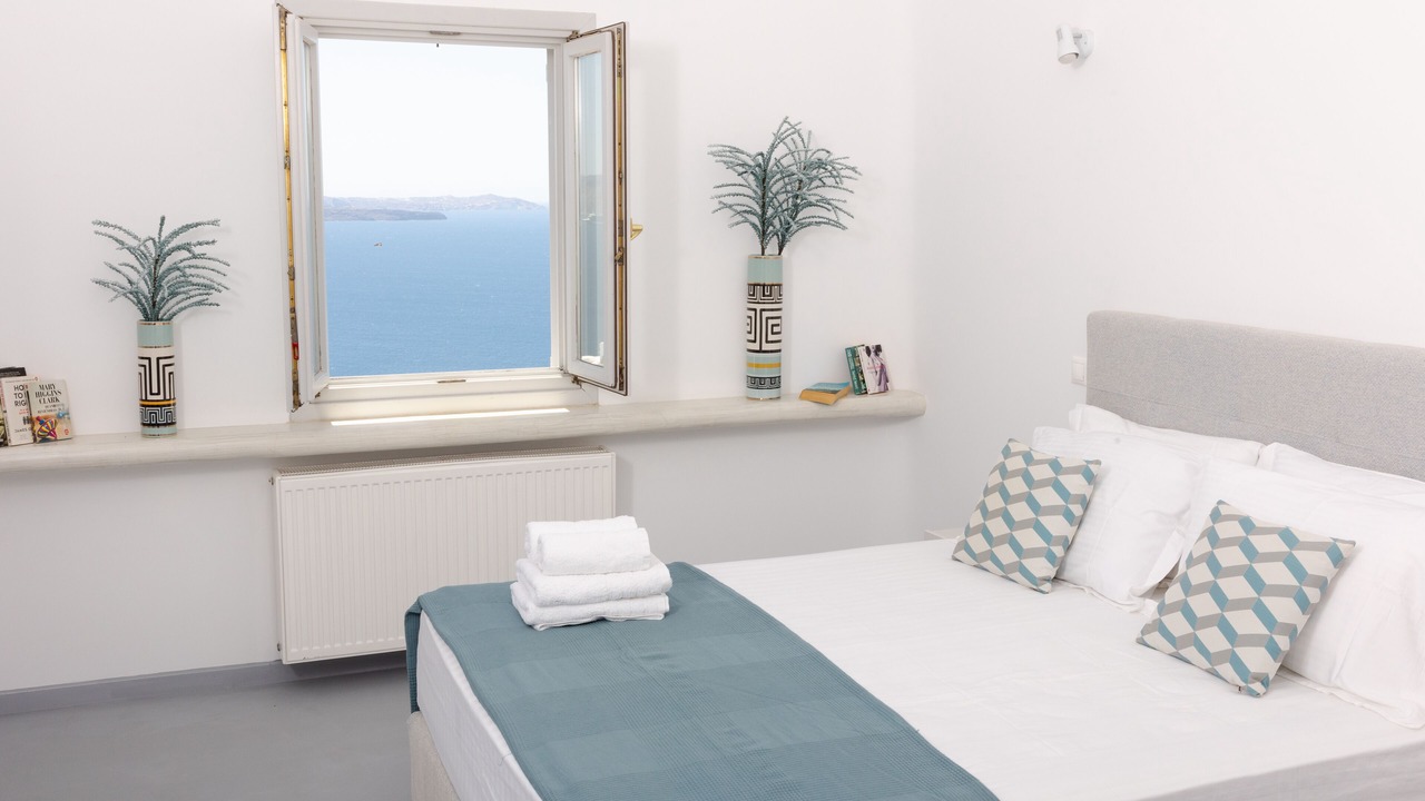 Photo of Bedroom in Oia